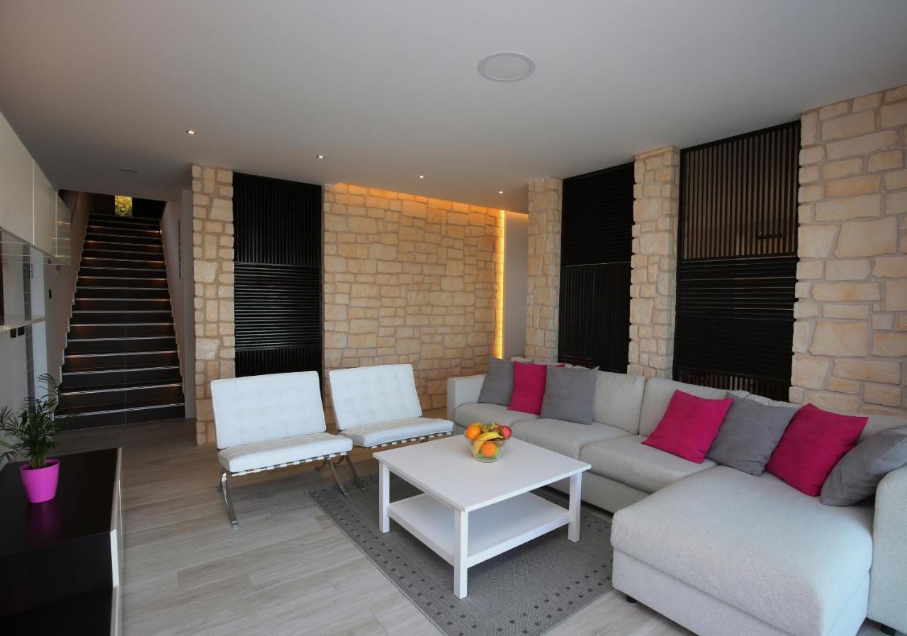 Villa Infinity Smrika Exterior photo